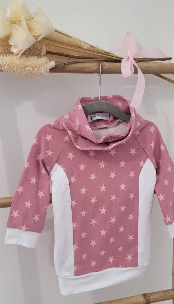Robe sweat-shirt imprimé avec col étoiles sur fond rose avec empiècement blanc – Image 2