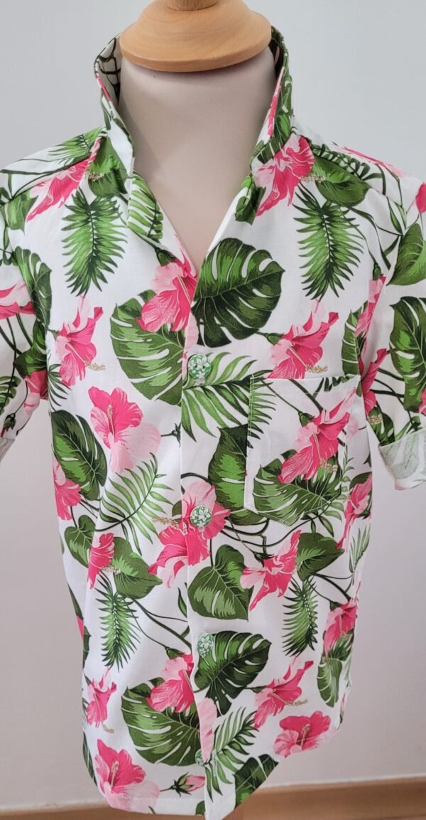 Chemise hawaiienne fleurs roses sur fond blanc – Image 2