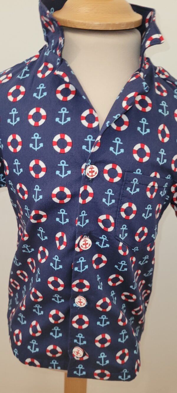 Chemise imprimé bouée et ancre sur fond bleu marine – Image 2