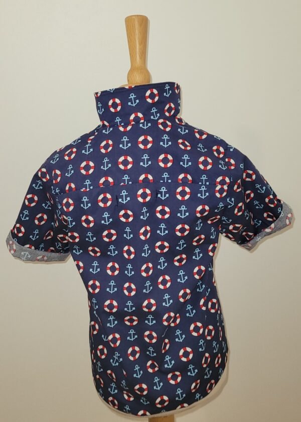 Chemise imprimé bouée et ancre sur fond bleu marine – Image 4