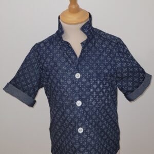 Chemise imprimé jeans foncé et motifs géométriques