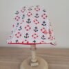 Chapeau cloche imprimé ancre marine et bouée sur fond blanc – Image 3