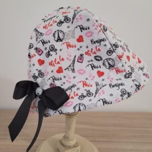 Chapeau cloche imprimé Paris sur fond blanc