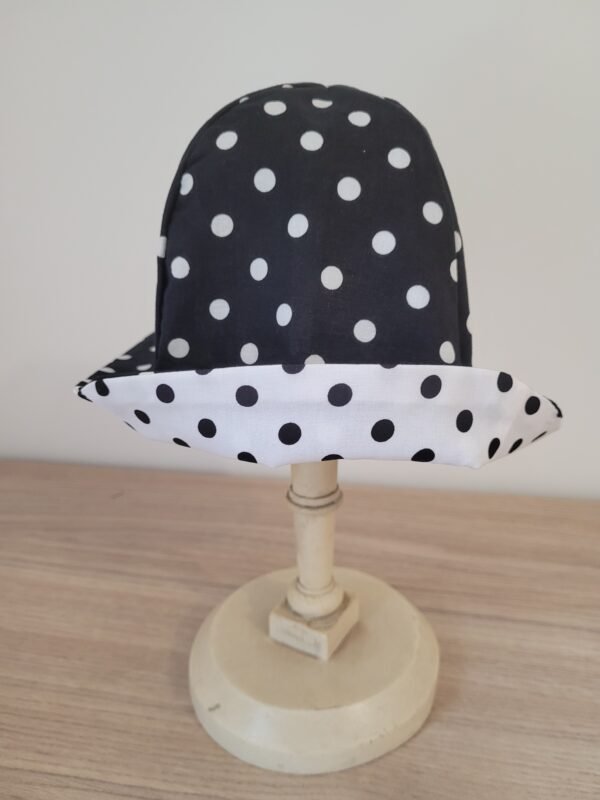 Chapeau cloche réversible pois noirs pois blancs – Image 5