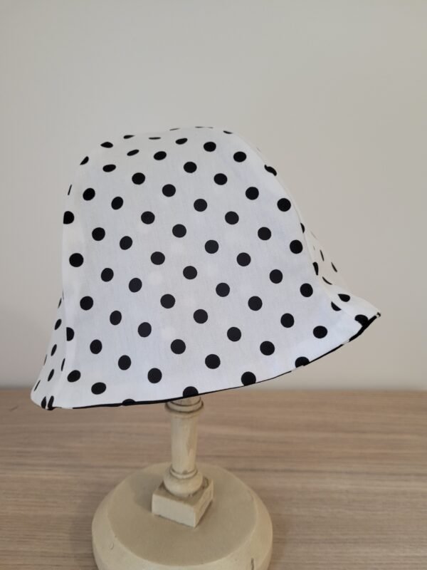 Chapeau cloche réversible pois noirs pois blancs – Image 3
