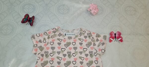 Combinaison imprimé coeurs sur fond rose – Image 3