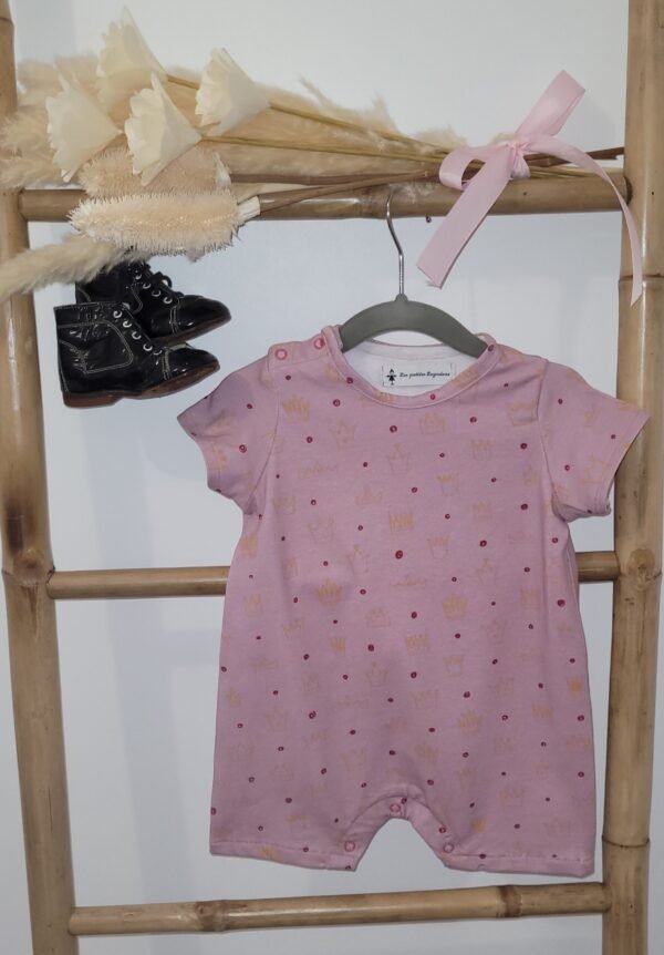 Combinaison imprimé couronnes sur fond mauve
