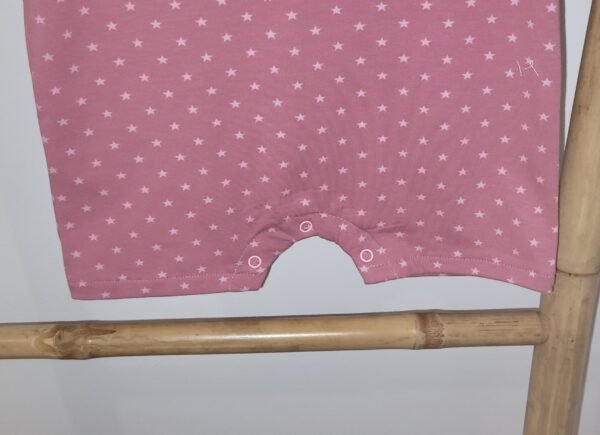 Combinaison imprimé étoiles sur fond rose – Image 3